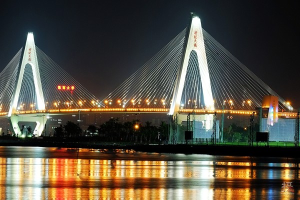 ?？谛虏簫u國(guó)際游艇會(huì)→世紀(jì)大橋
